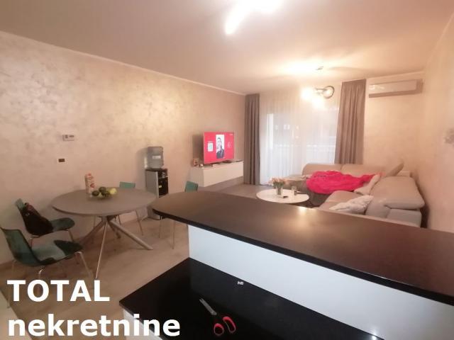 4 Četvorosoban stan NOVI SAD, 242050€