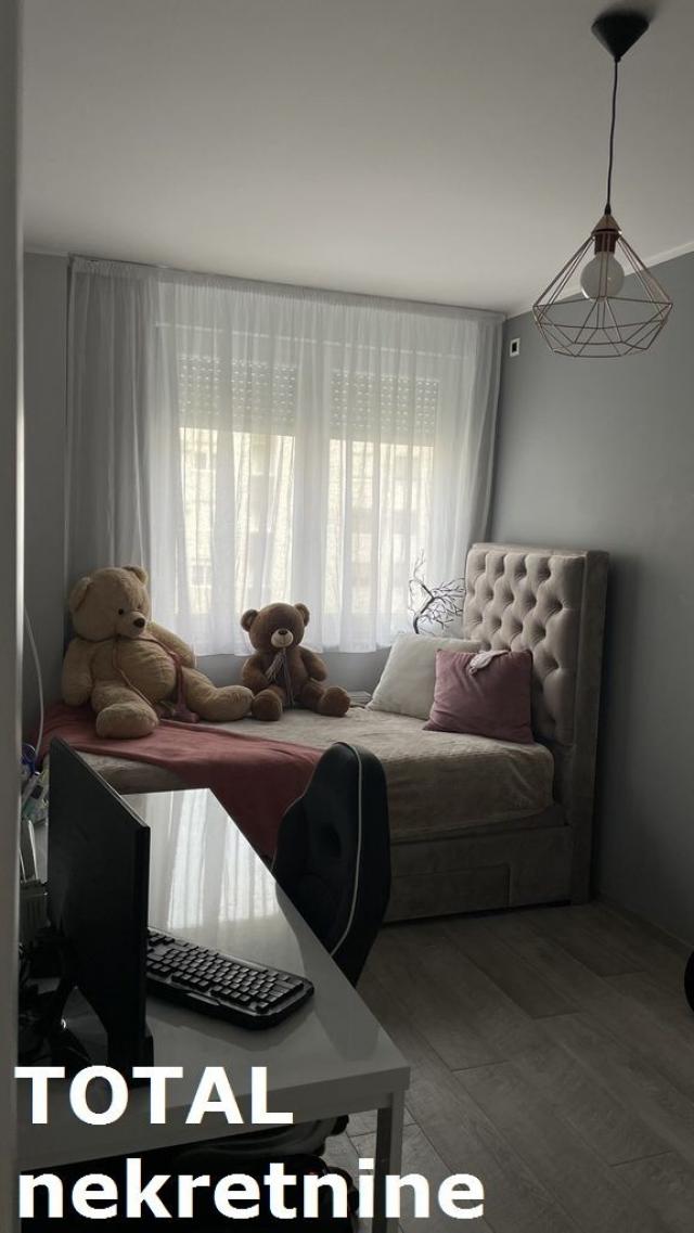 4 Četvorosoban stan NOVI SAD, 242050€