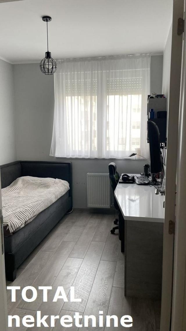 4 Četvorosoban stan NOVI SAD, 242050€