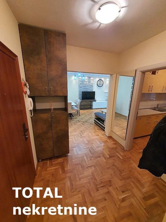 3. 5 Troiposoban stan NOVI SAD, 236900€