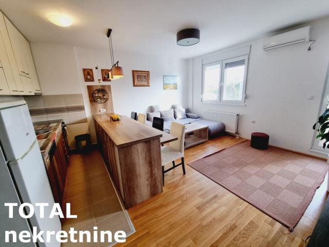 4 Četvorosoban stan NOVI SAD, 169950€