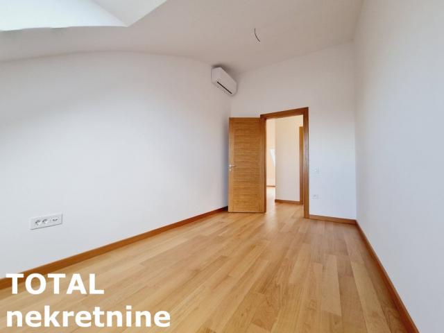 4 Četvorosoban stan NOVI SAD, 319300€