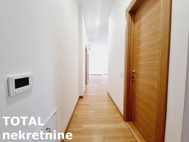 4 Četvorosoban stan NOVI SAD, 319300€