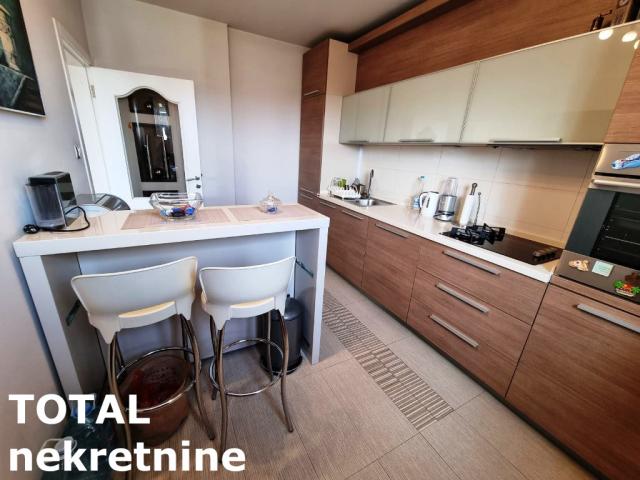 4 Četvorosoban stan NOVI SAD, 257500€