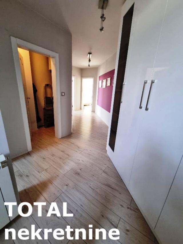 4 Četvorosoban stan NOVI SAD, 257500€