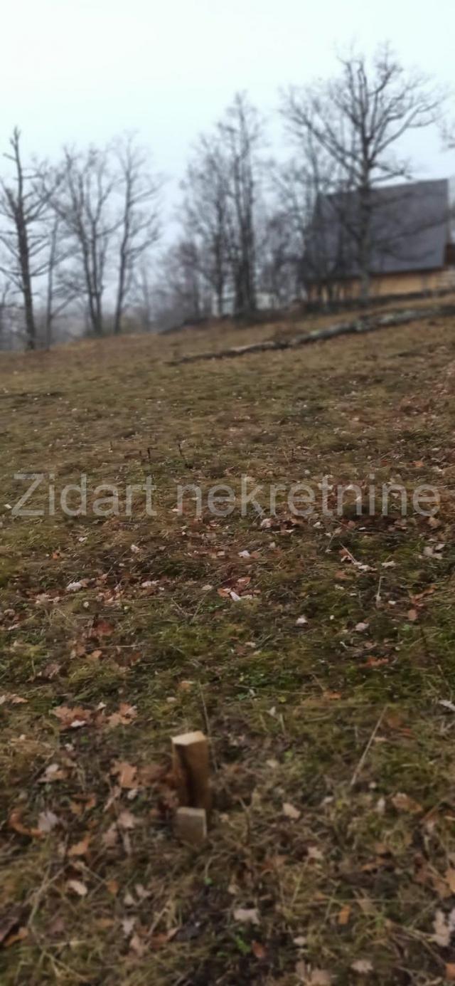 Hitna prodaja! Zlatibor plac 5, 5 ari Gajevi, najlepši deo Zlatibora