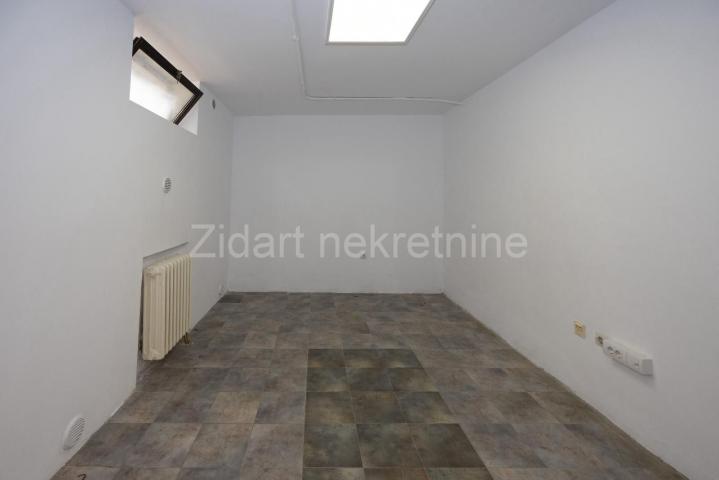 Zemun, Gornji grad, lokal od 212m2