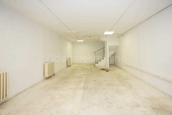 Zemun, Gornji grad, lokal od 212m2