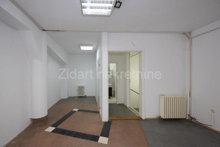 Zemun, Gornji grad, lokal od 212m2