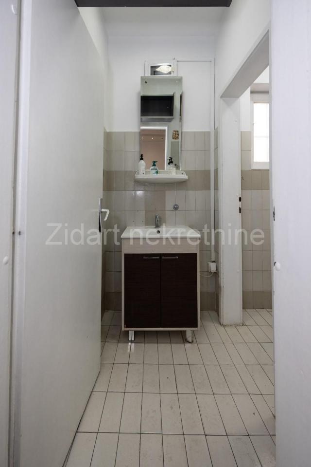 Zemun, Gornji grad, lokal od 212m2