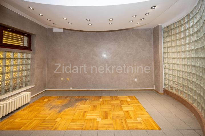 Zemun, Gornji grad, lokal od 212m2