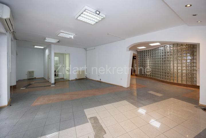 Zemun, Gornji grad, lokal od 212m2