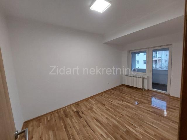 U centru Inđije, veoma lep i svetao stan 80m2