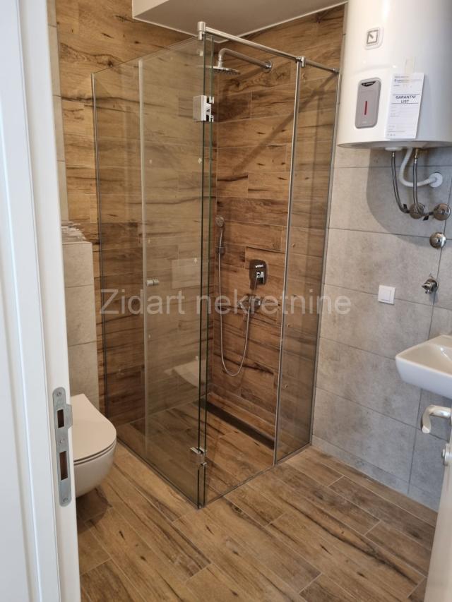 Prespanska, lux stan 72m2+ 30 m2 terase