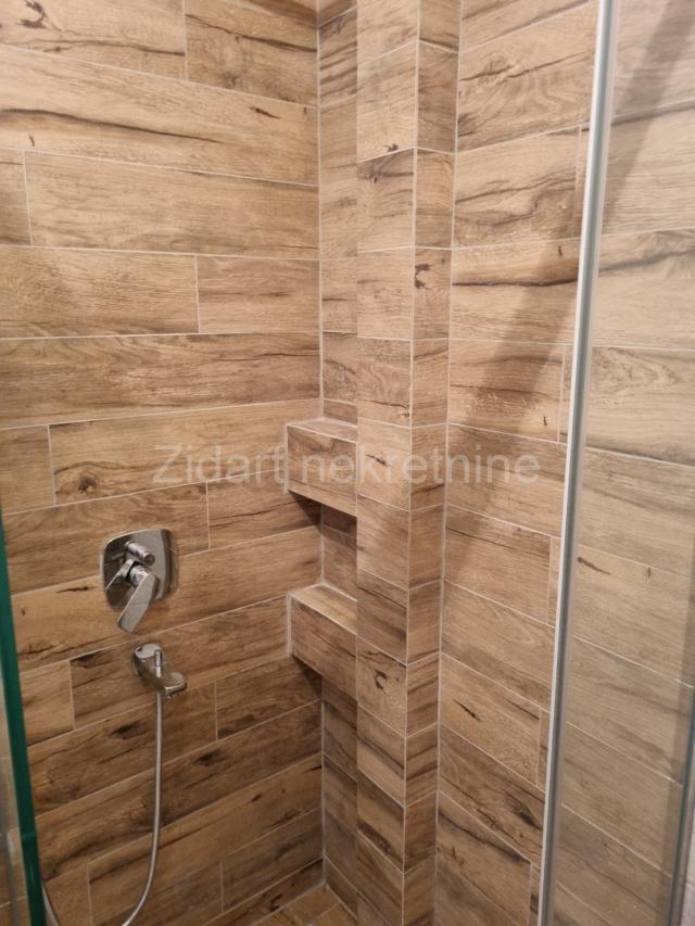 Prespanska, lux stan 72m2+ 30 m2 terase