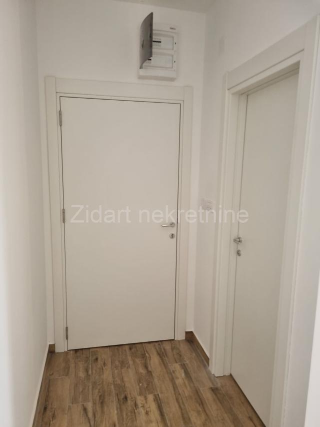 Prespanska, lux stan 72m2+ 30 m2 terase