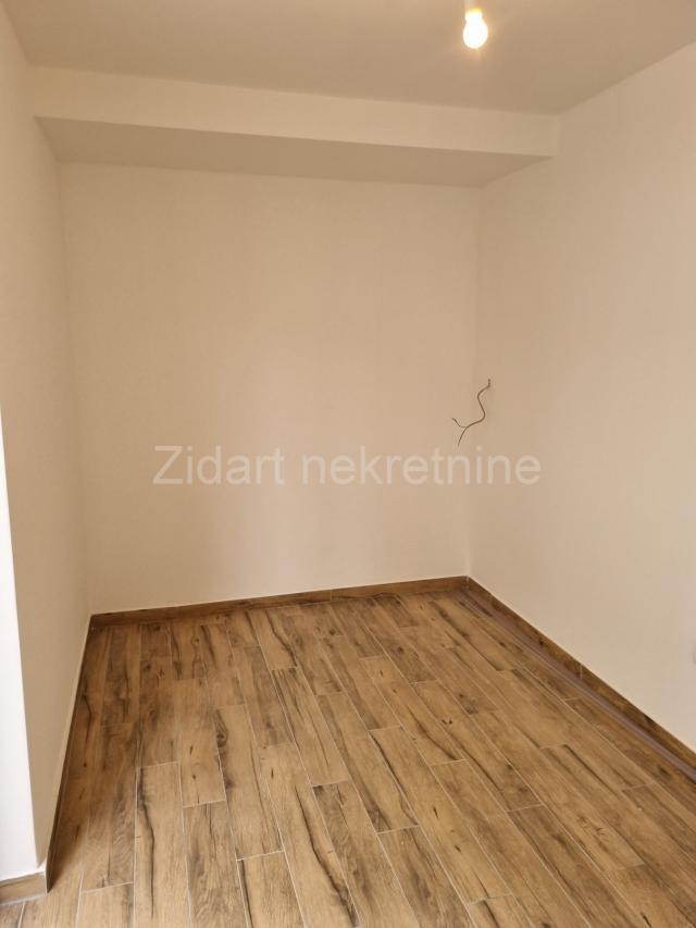 Prespanska, lux stan 72m2+ 30 m2 terase