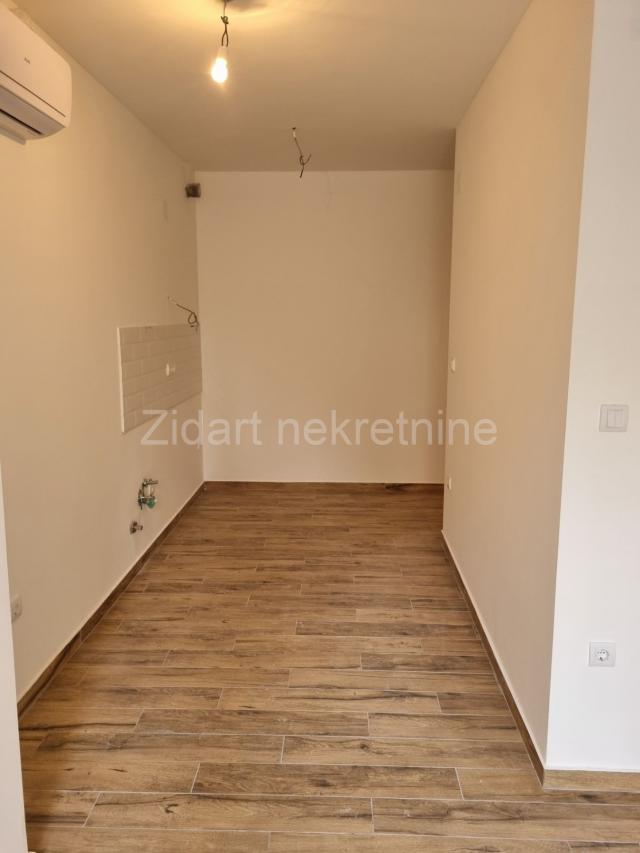 Prespanska, lux stan 72m2+ 30 m2 terase