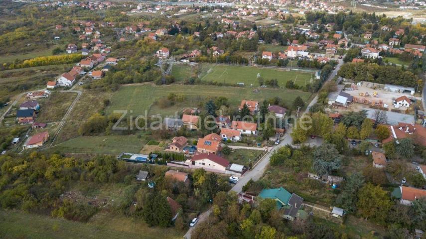 Rakovica selo, 3. kuće sa pomoćnim objektom i garažom, uknjiženo