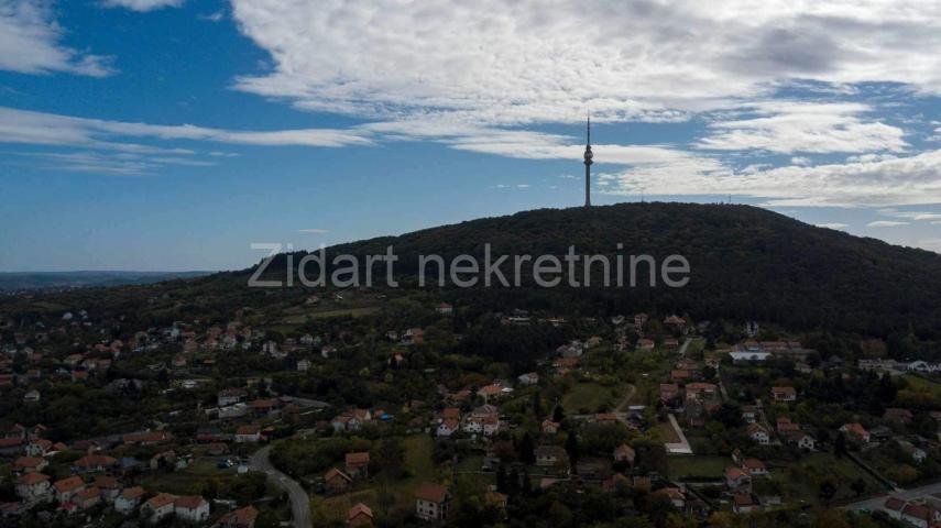 Rakovica selo, 3. kuće sa pomoćnim objektom i garažom, uknjiženo