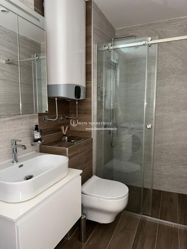 Izdavanje / Nov penthouse sa terasom od 85m2 na Vracaru. 