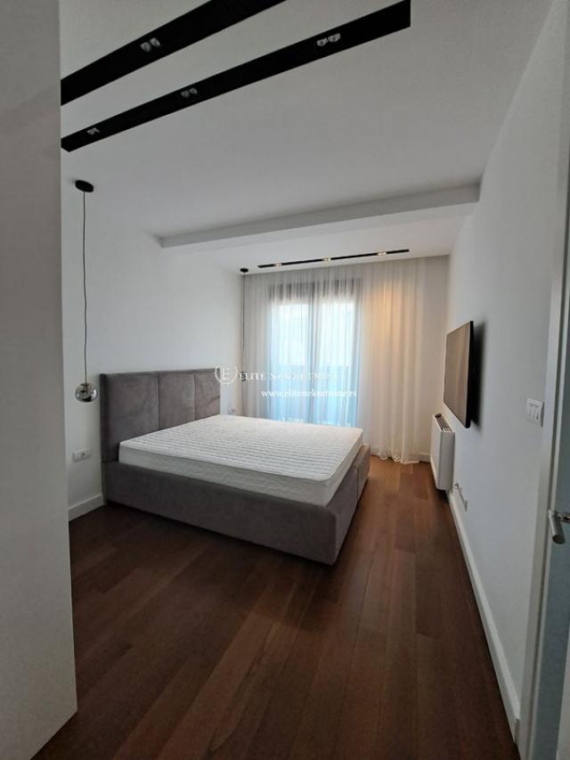 Izdavanje-Petosoban penthouse, 2 garazna mesta