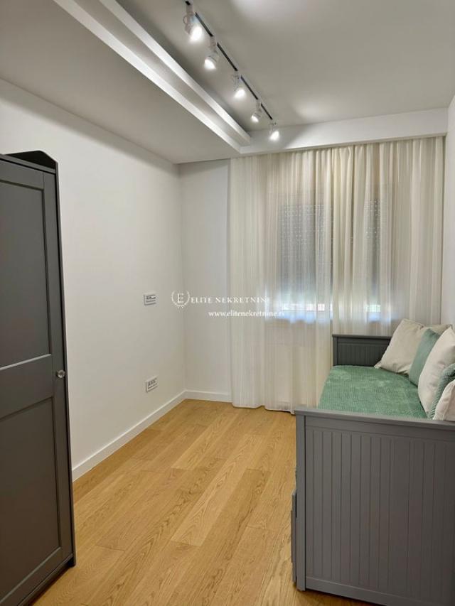 Izdavanje / Nov penthouse sa terasom od 85m2 na Vracaru. 