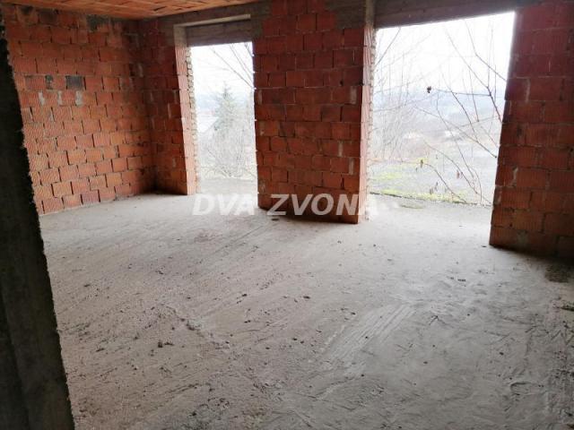 KUĆA 450M2 ZA SAMO 90. 000 E, PRILIKA