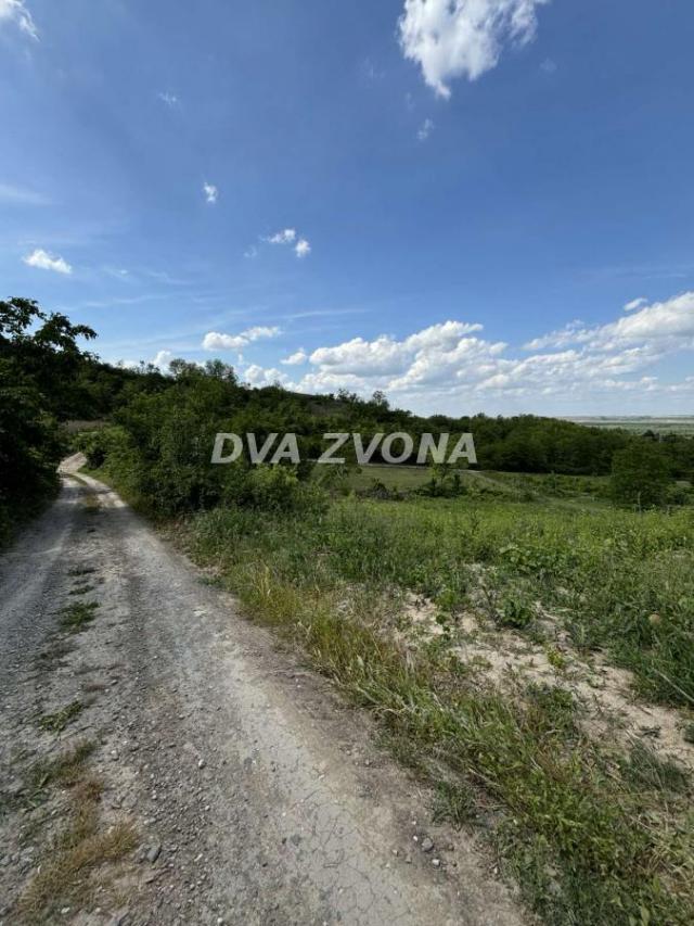 RETKO U PONUDI! PLAC SA POGLEDOM NA DUNAV! NOVI SLANKAMEN!