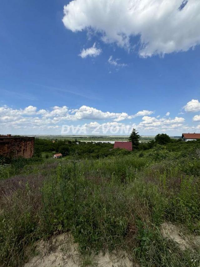 RETKO U PONUDI! PLAC SA POGLEDOM NA DUNAV! NOVI SLANKAMEN!