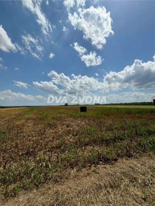 NA PRODAJU PLAC NA BANSTOLU 4451 m2!