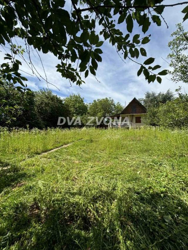 Vikendica na Banstolu – mir, priroda i praktičnost na jednom mestu!