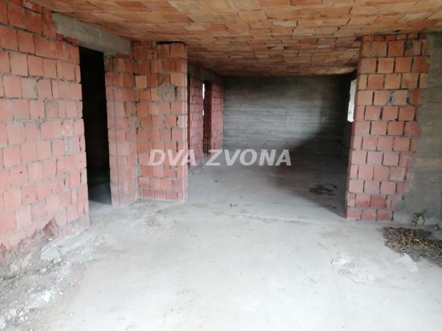 KUĆA 450M2 ZA SAMO 90. 000 E, PRILIKA