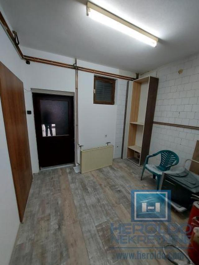 Porodična kuća od 262m2 na 4. 26a placa u Jagodini