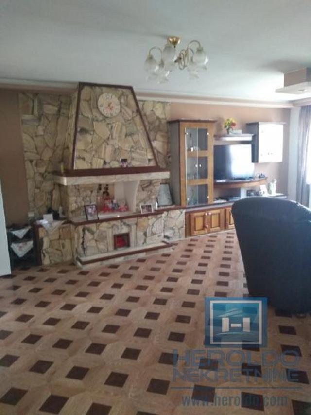 Excellent house with rent in a quiet area