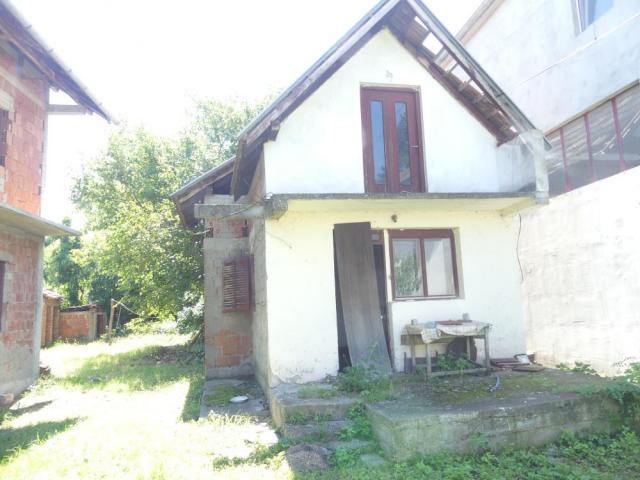 SPACIOUS HOUSE IN THE VILLAGE OF JAGODINA