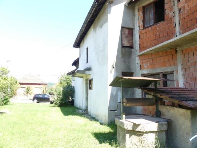 SPACIOUS HOUSE IN THE VILLAGE OF JAGODINA