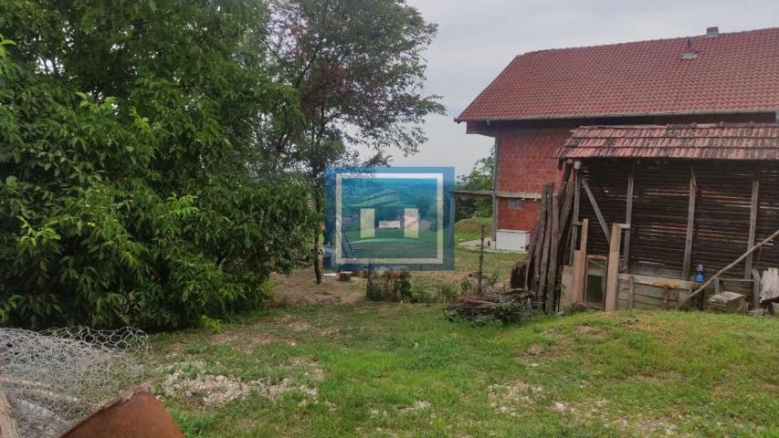 Domaćinstvo u okolini Jagodine kuca , ekonomski objekat, na placu od 6 ari