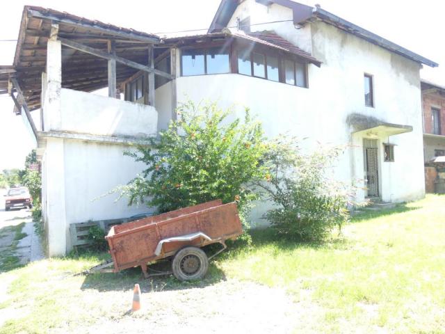 SPACIOUS HOUSE IN THE VILLAGE OF JAGODINA