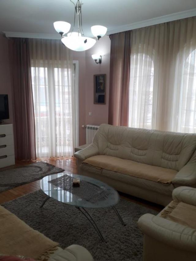 Prodaja, Poslovni prostor, 640m2 , Centar