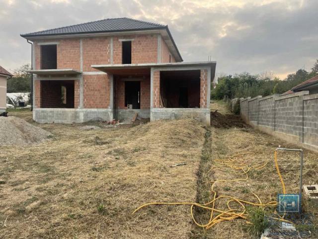 House in the gray phase on Đurđevo brdo Kolonija