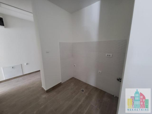 Prodaja, Poslovni prostor, 90m2 , Centar