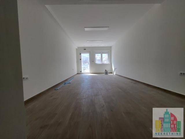 Prodaja, Poslovni prostor, 90m2 , Centar