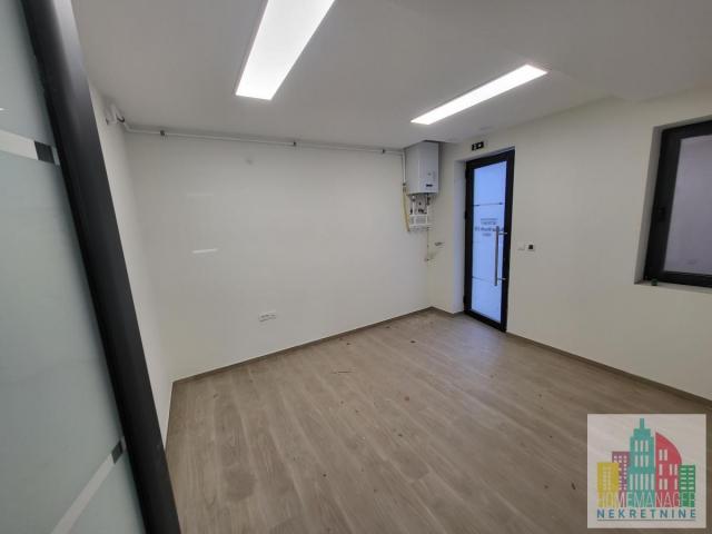 Prodaja, Poslovni prostor, 90m2 , Centar