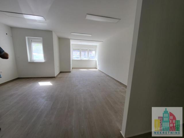 Prodaja, Poslovni prostor, 90m2 , Centar