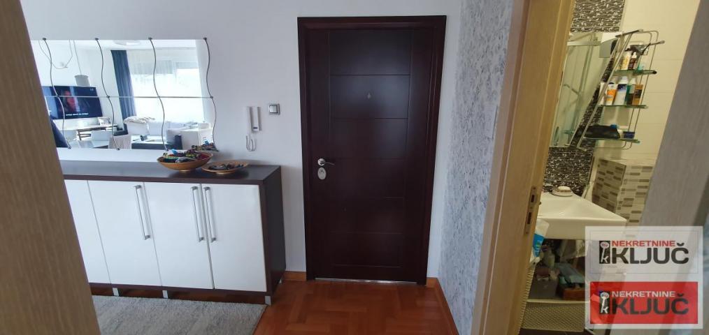 Kod SPENSA, 144m2, Šestosoban-Penthouse, UNIKATAN