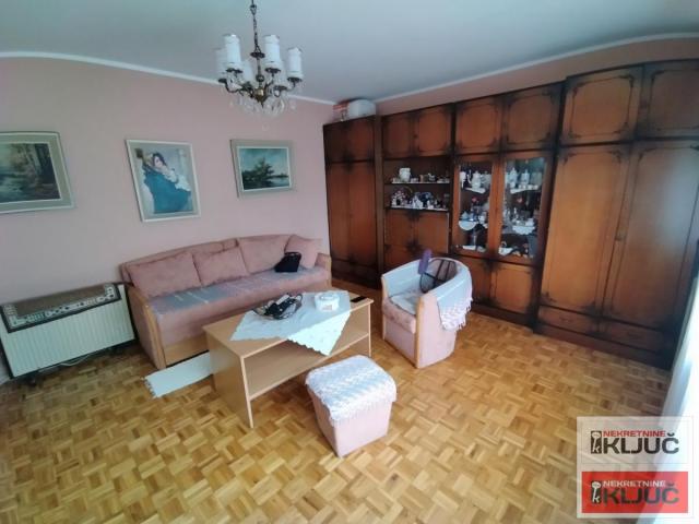 SAJMIŠTE, 76m2, Trosoban, RENOVIRAN