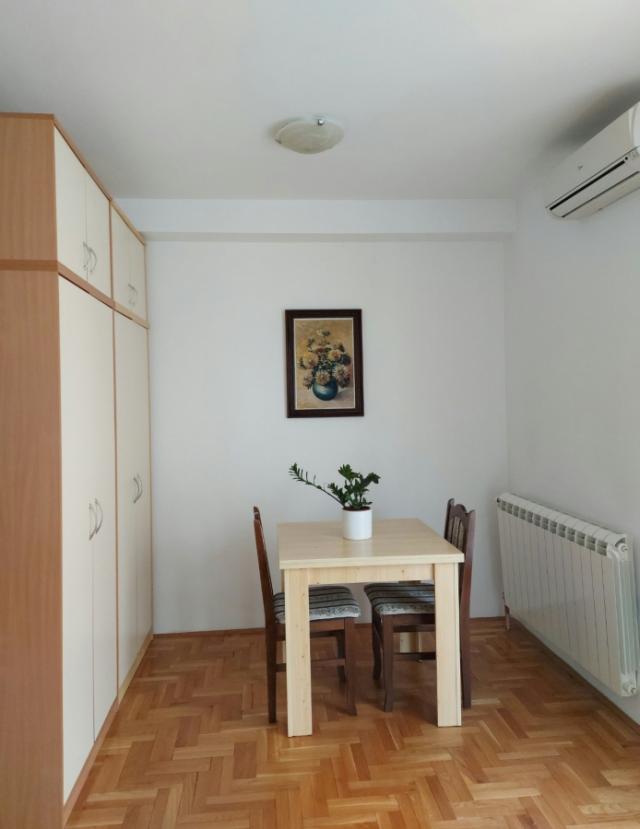 BULEVAR EVROPE, 26 m2, JEDNOSOBAN