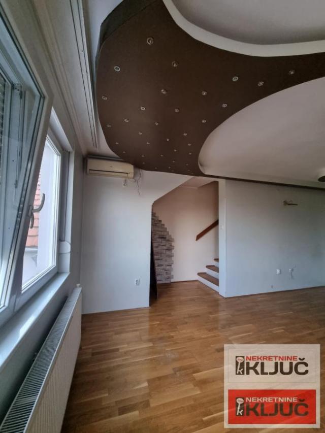 PETROVARADIN, 103 m2, Četvorosoban-Duplex