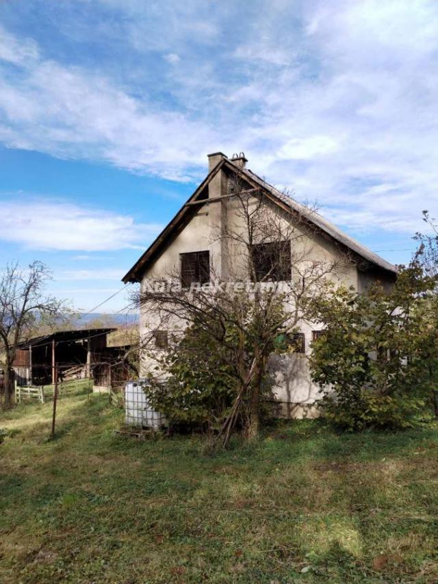 Prodaje se seosko domaćinstvo u Ježevici